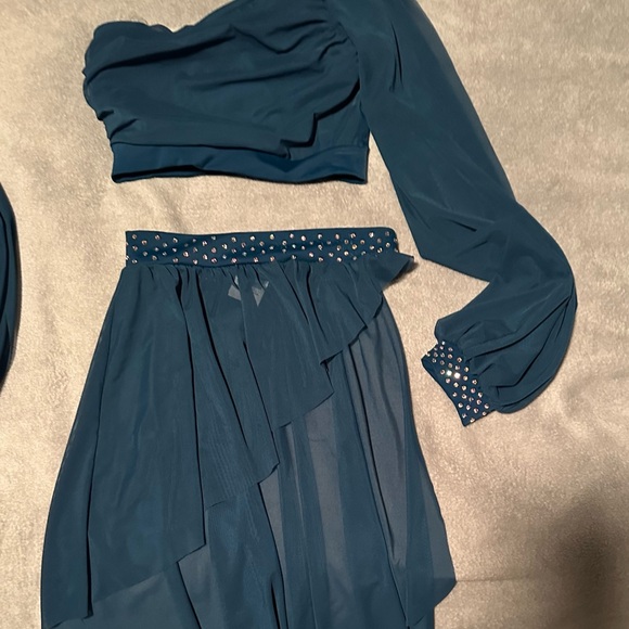 Multiple dance costumes - Picture 9 of 14